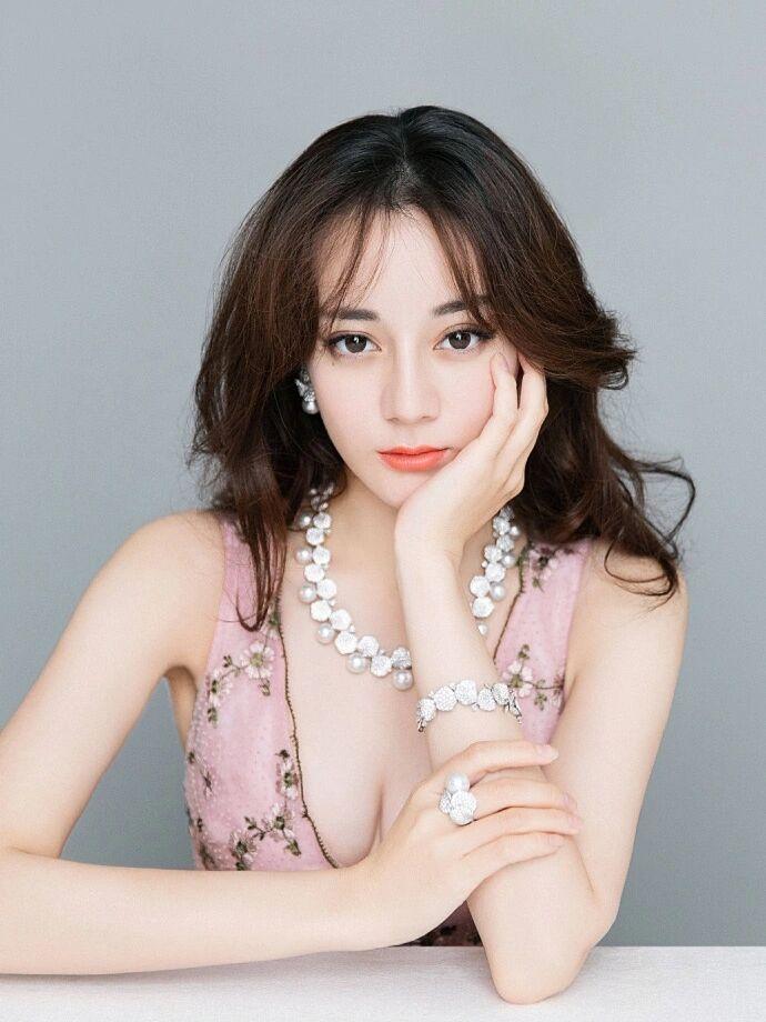 黑袍纠察队|迪丽热巴是真的美,不接受反驳