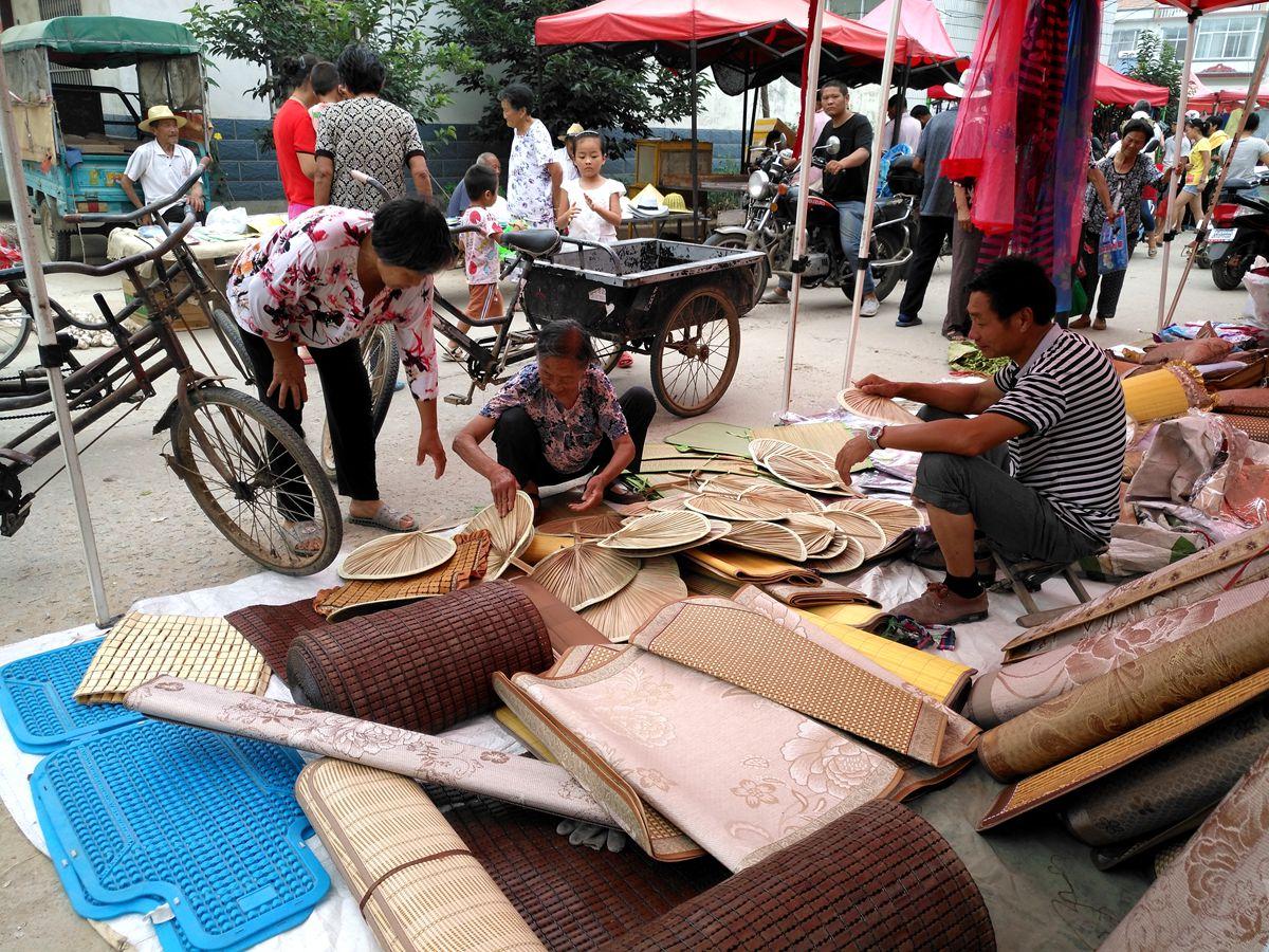 “跌下神坛”的凉席,为什么不受年轻人待见?被时代淘汰谁也躲不过