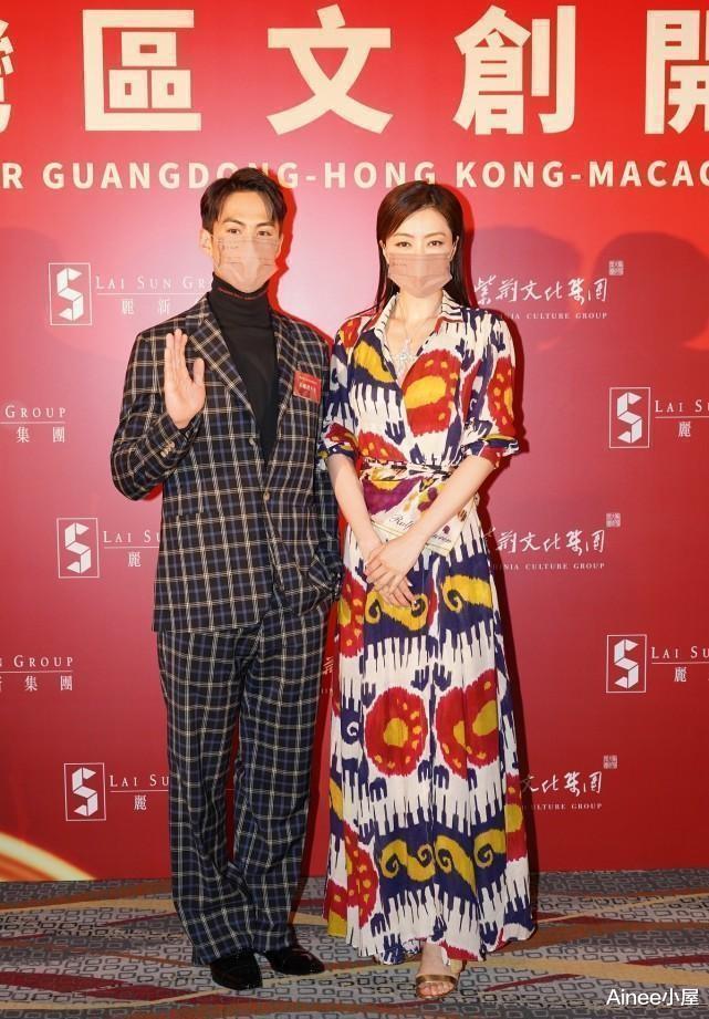 熊黛林|熊黛林当了妈也这么有气质,穿印花长裙的端庄大气,有贵妇气韵了