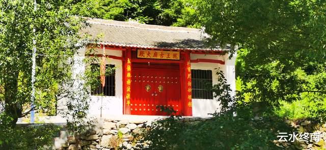 作文|避暑不要去葛牌镇了，来西采峪打卡网红山洞，这里既凉快又能戏水