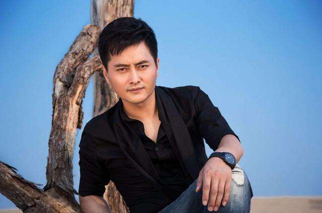 医生很愤怒,指责钟云飞道:"你身为一个男人,身为丈夫,不能只顾自己吧?