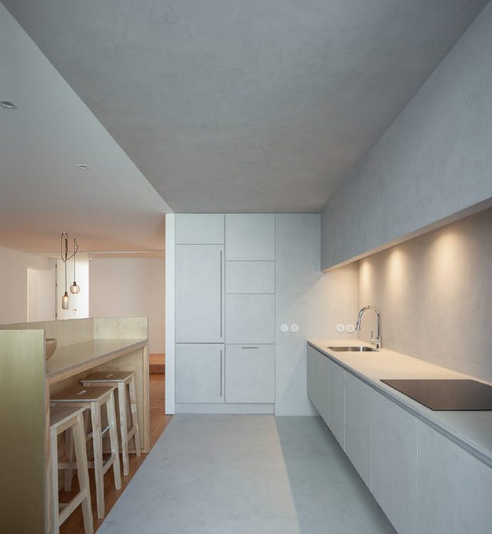 真正的极简风，是做到断舍离不多买物品，家越空无一物越高级舒适