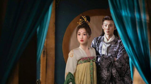 周洁琼|王鹤棣虞书欣《苍兰诀》现场代拍图曝光,正面硬刚连导演都拉不住