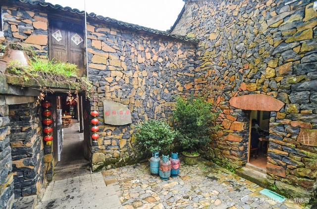 浙江省|浙江周边神秘的石头村，粗犷的原始山村，小众冷门还野趣十足