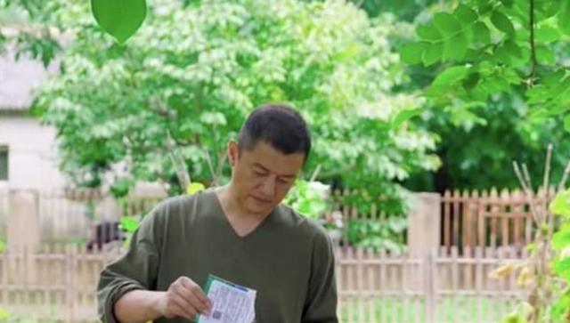 李亚鹏|50还当爸的李亚鹏，迷惑行为太多，网友：知道王菲为啥分了