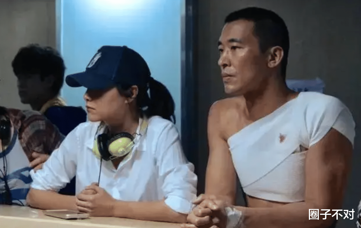 徐静蕾|给王朔买房让他软饭硬吃,和成龙在车内接吻,徐静蕾为何还不结婚