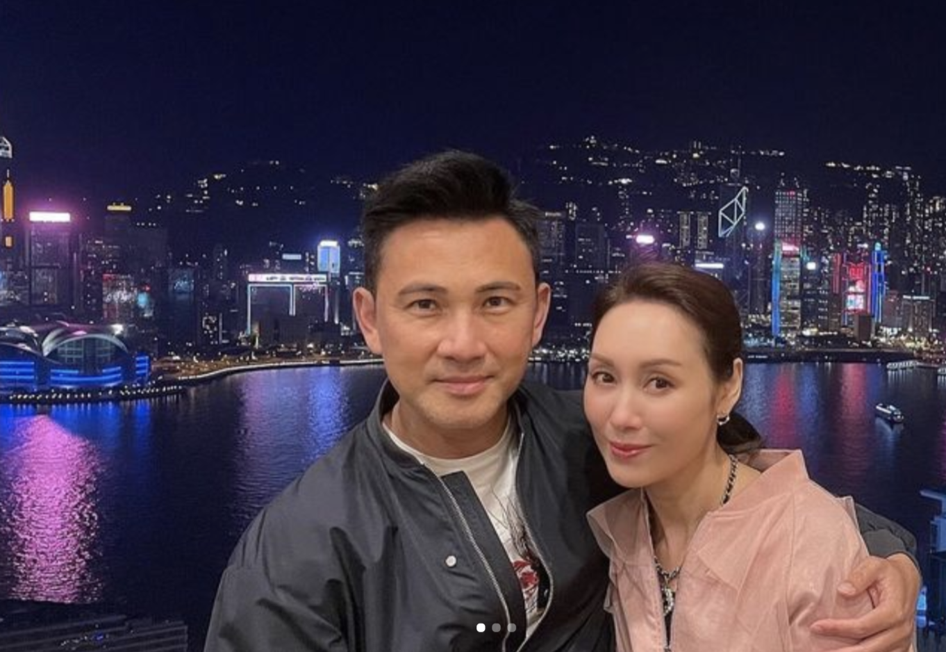 郭可盈|郭可盈晒全家福，吃法国餐为55岁丈夫庆生，坐在林文龙腿上好恩爱