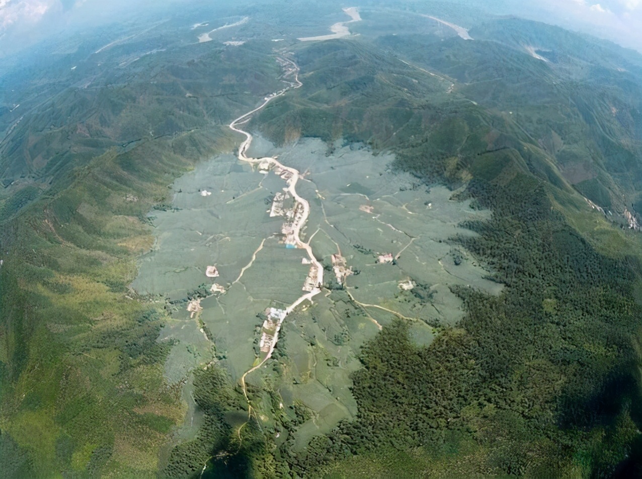 地球最大陨石坑直径300公里,1990年才被发现,地球啥事没有?