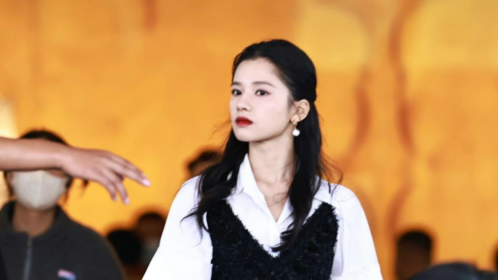 |《他从火光中走来》张婧仪饭拍照好绝！黄景瑜制服照养眼，期待！