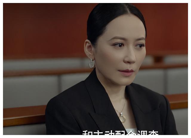 教师|俞飞鸿凭《玫瑰之战》出圈,不仅被观众要求加戏,还带火“穿搭”