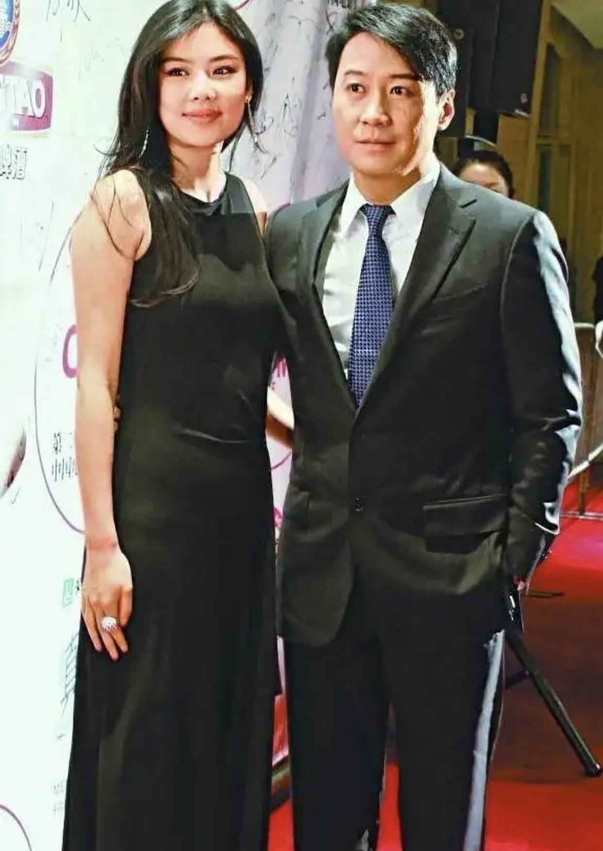 乐基儿|黎明前妻乐基儿素颜认不出,肌肉健硕脑门锃亮,曾被曝胖到200斤