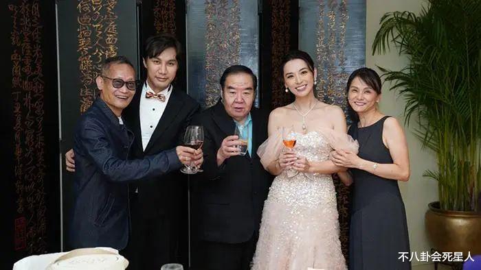 郑则仕|71岁郑则仕现身，皮肤松弛但脸色红润，晚年糖尿病缠身坚持拍戏