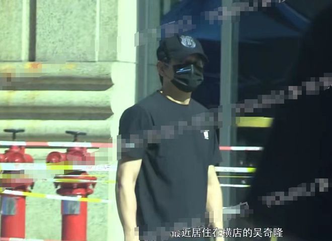 刘诗诗|刘诗诗刚进组不久，吴奇隆就跑去探班，网友称又来耽误刘诗诗拍戏