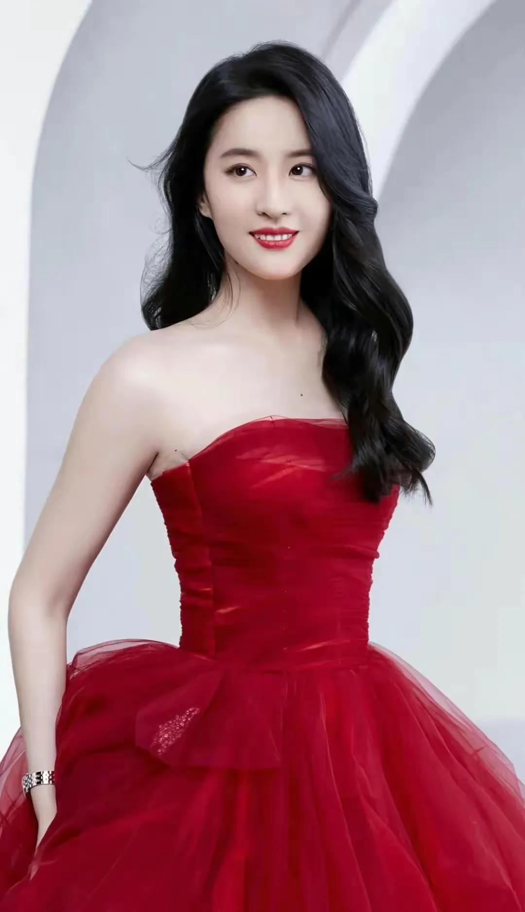 刘亦菲|被称小刘亦菲，27岁嫁大30岁富豪，今30岁容颜苍老，毫无女神形象