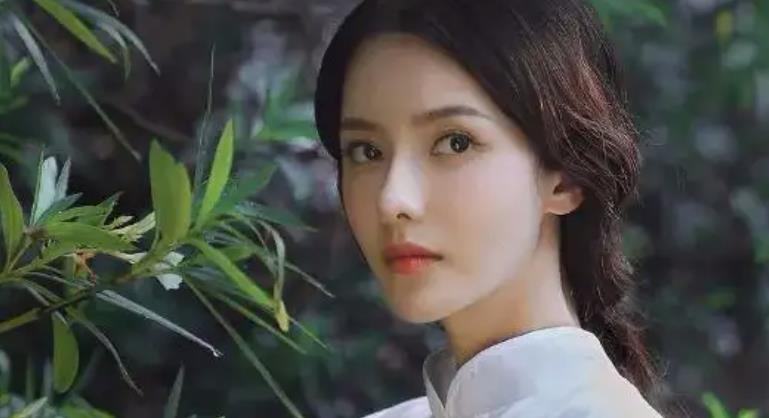张芷溪|张芷溪在《沉香重华》与成毅有感情戏,成古装剧中的“钉子户”