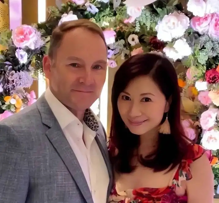 张扬|“六福珠宝创办人”杨宝玲：经历两段失败婚姻，三婚带儿子嫁初恋