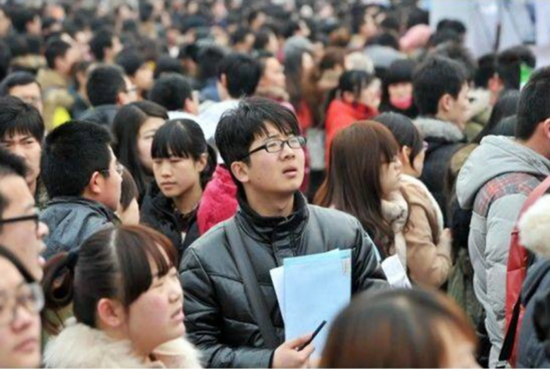 实习期|男子实习期遭辞退，不服气要仲裁，老板：工资9000连Word都不会用