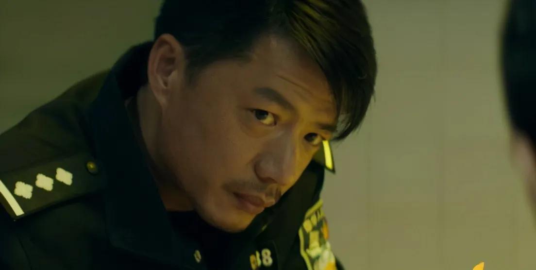 相声|三看《烈日灼心》才发现，原来辛小丰他们揽下所有罪行，另有深意