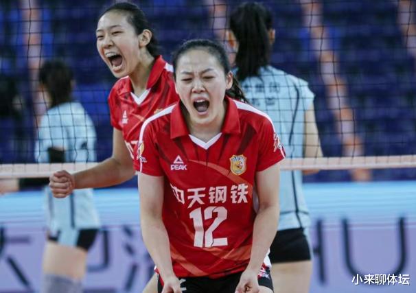 北京女排|吴晗、臧倩倩亲密互动，一人已加盟北京女排，吴晗恐步臧倩倩后尘