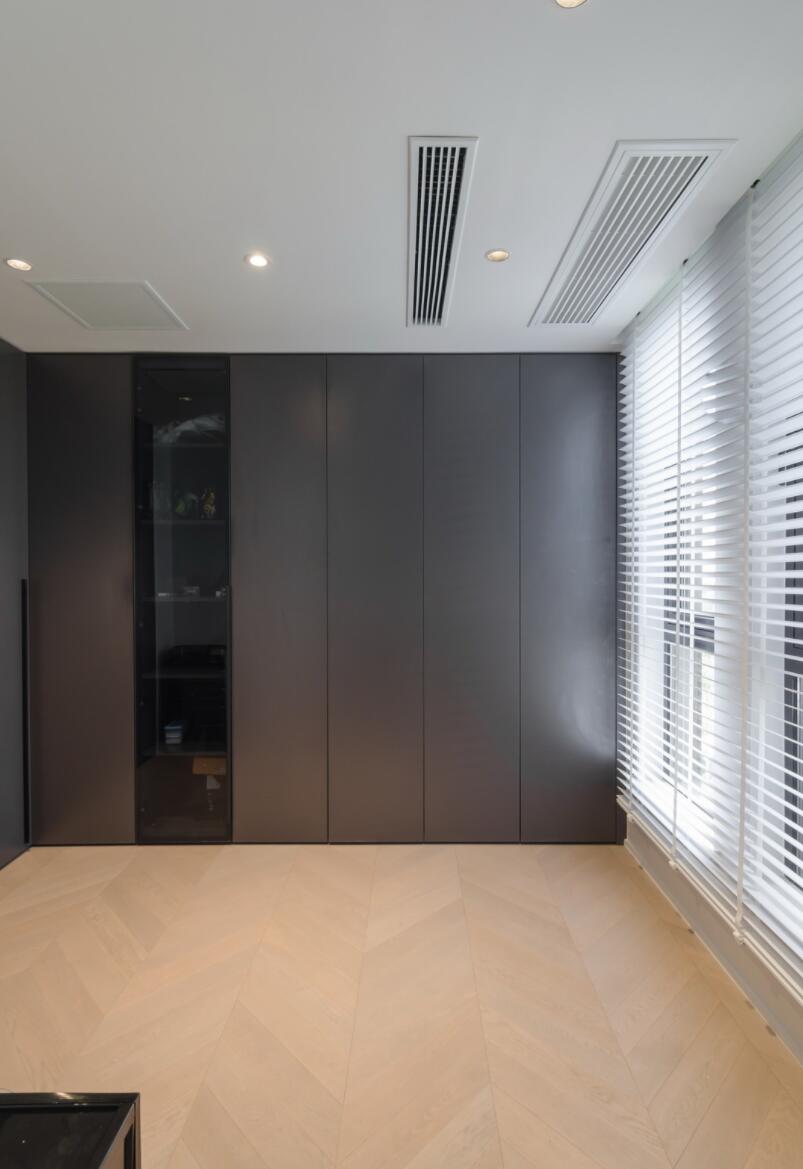 只是改动一面墙,玄关立马大一倍,她90㎡家,简直是教科书式设计