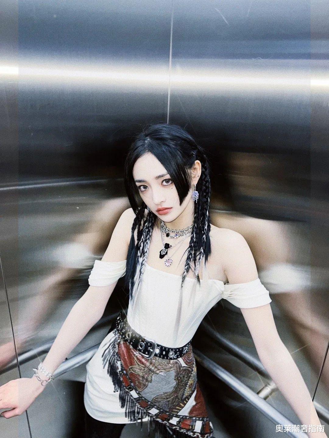 华晨宇|欧阳娜娜、鞠婧祎、周洁琼再度掀起Y2K穿搭风