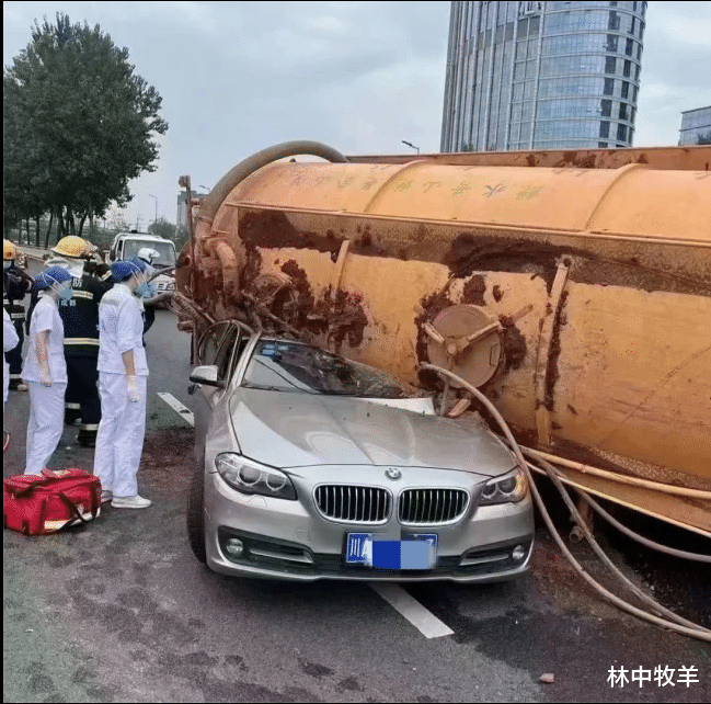 四川成都:三环路发生一起惨烈事故,事故现场画面令人无比揪心