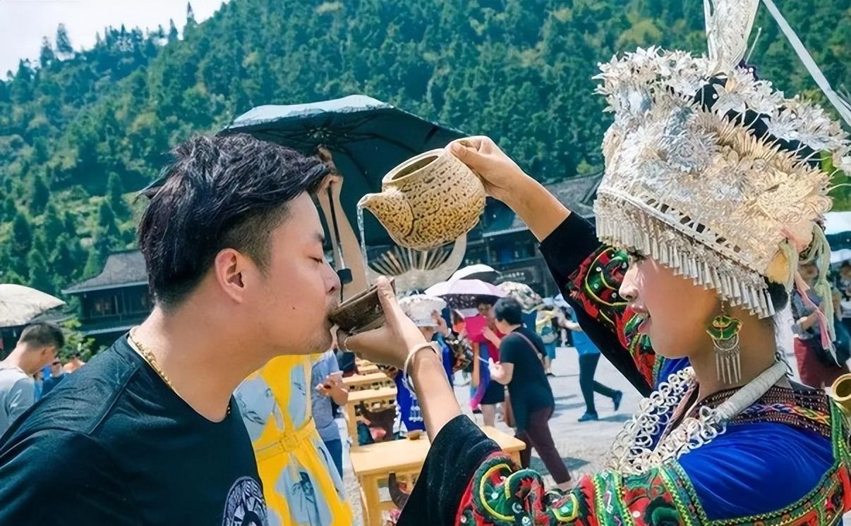 苗寨|无福消受?去苗寨旅游,尽量别喝苗族姑娘的酒,导游道出原因