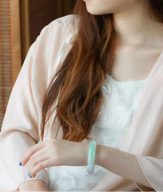 翡翠|翡翠的益处这么多，真不愧从古至今都受宠！