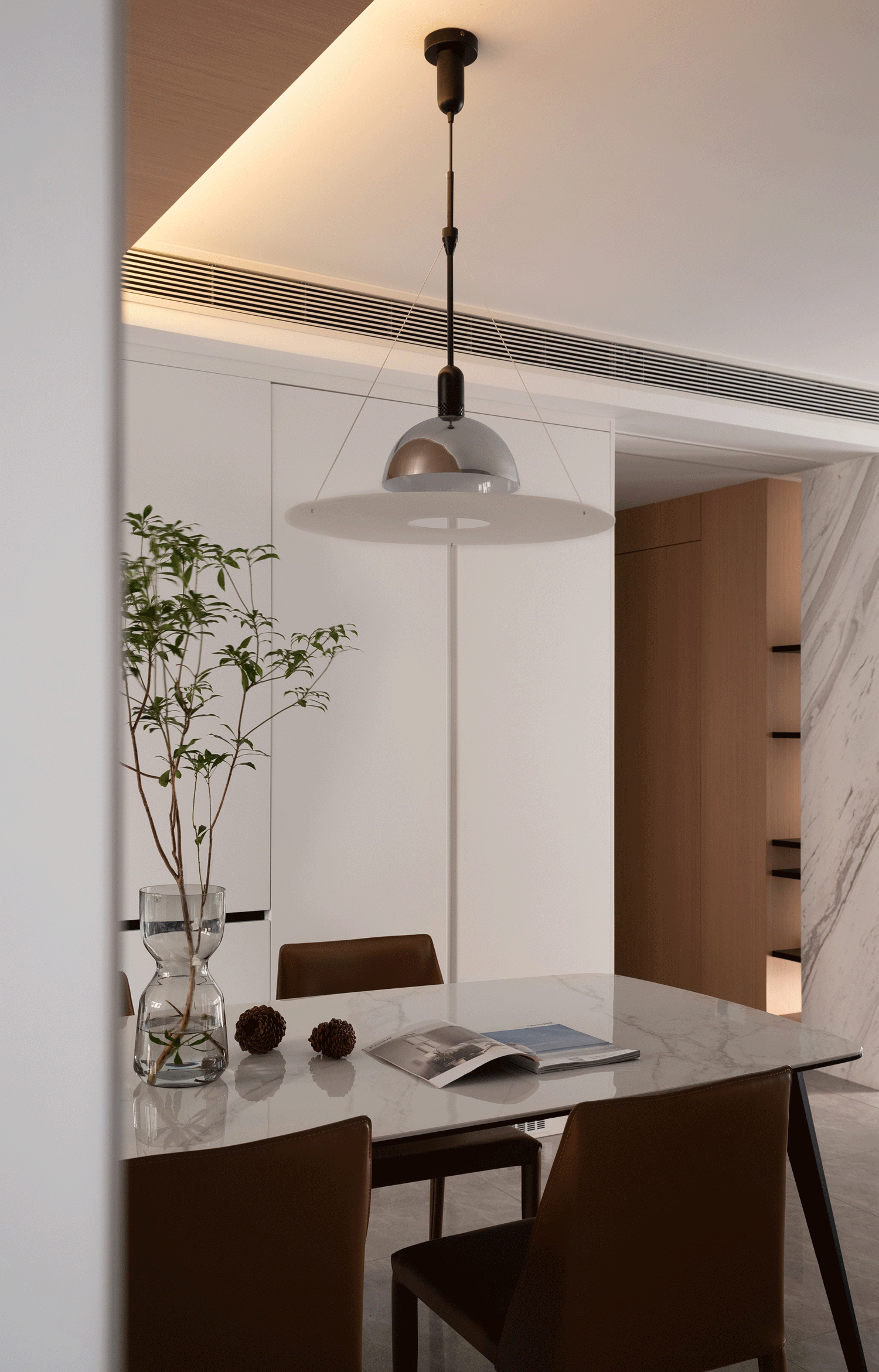 难怪现在装修都不要踢脚线了,看了她家,才知道有多大气干净