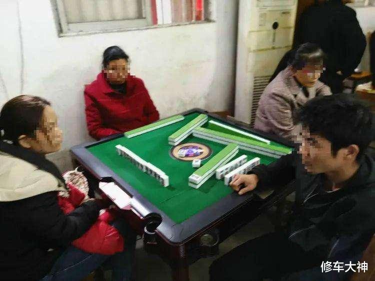 “这是正当防卫,无罪释放!”男子因打牌经常赖账受到排斥,遂与牌友发生争执