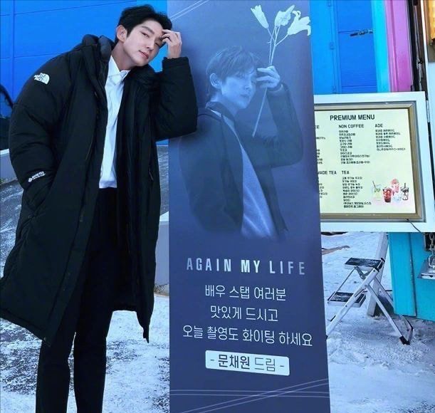 景甜|39岁李准基近照：新剧获文彩元送餐车加油，上演梦幻联动