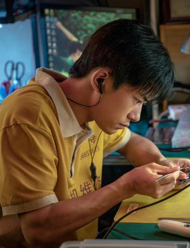 票房榜|王祖蓝《只属于我们的一天》上映首日收202万，吴京《水门桥》夺冠