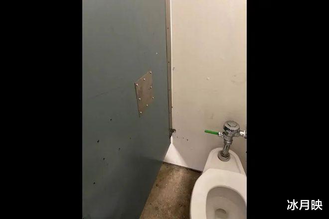 男厕所隔板上的洞,到底是干嘛的?