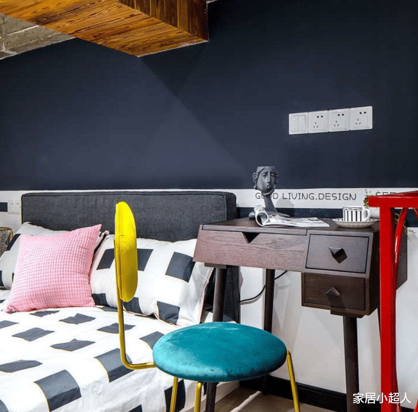 18平老房子借用公共区域，拥有超大卧室，二层还有小影院