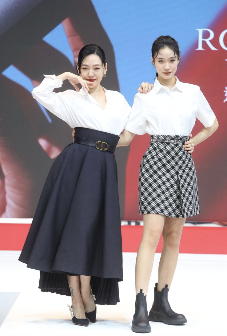 小S|小s小女儿受访金句频出,自称是巨星赞大s温柔漂亮,吐槽爸爸颜值