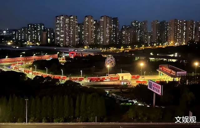 刘强东|京东持续多批次拼命援上海，这时爆出刘强东涉女大学生事看不懂？