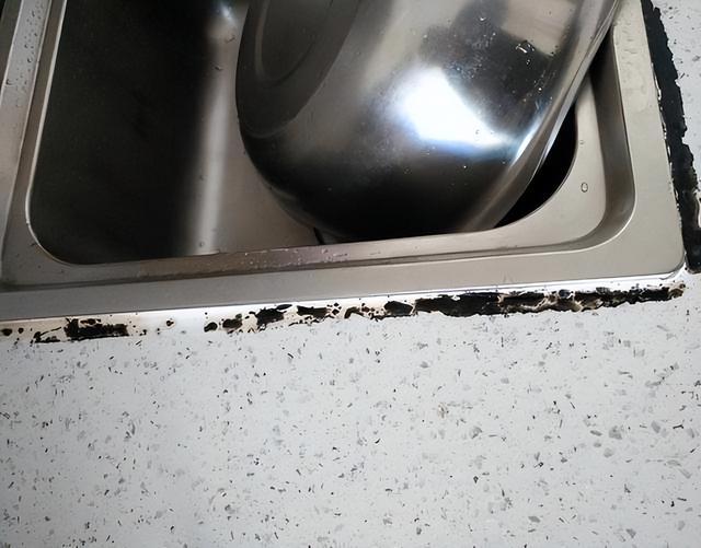 榆林|天一热,家里到处发霉,别用酒精擦,教你这样做,霉斑自动消失!