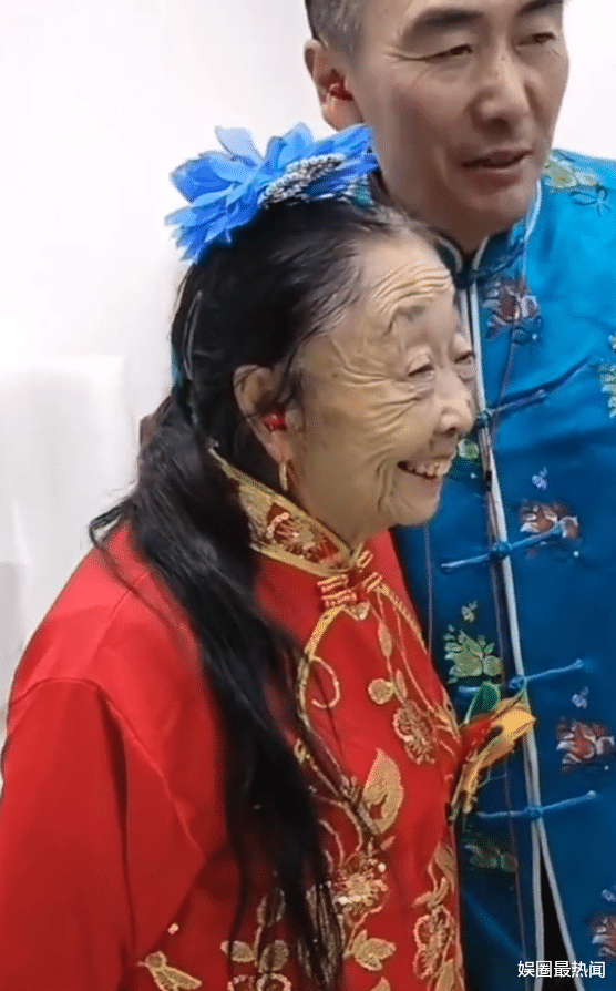 李沁|相差32岁的玉琴玉成夫妇秀恩爱，称要爱到天长地久，网友：肉麻