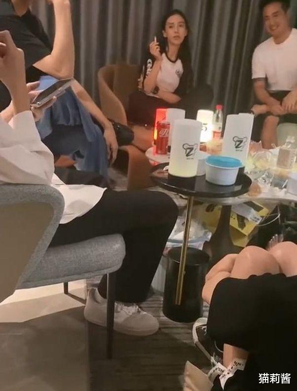 杨颖被曝出私下吸烟视频,有内鬼,终止交易!