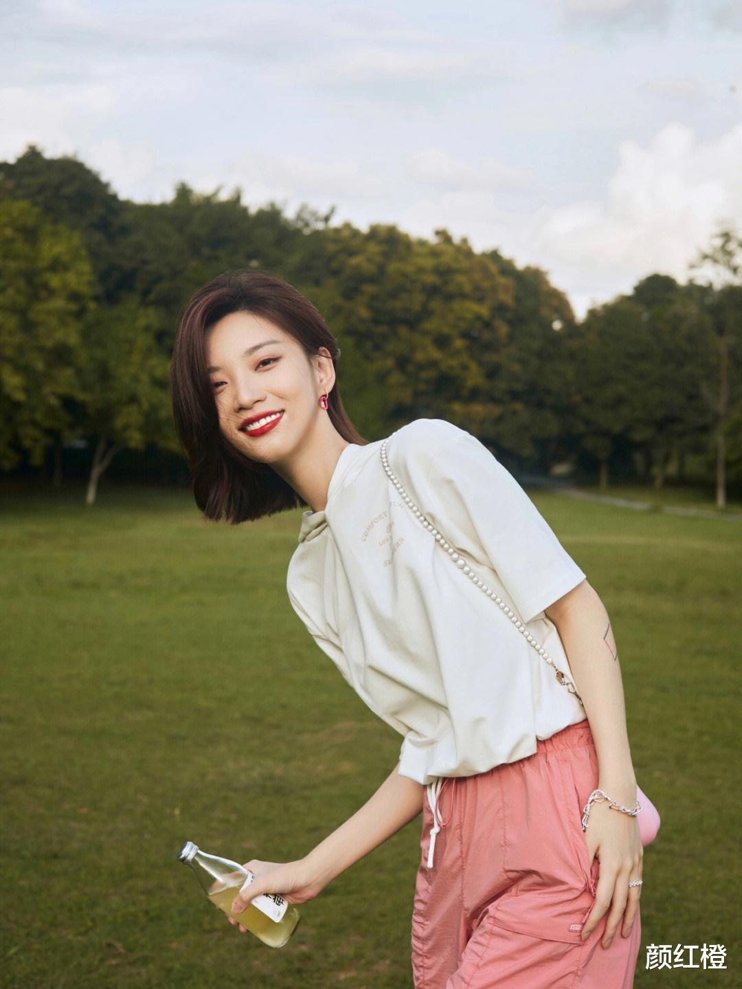 穿衣懂配色太重要了，夏天试试这些配色方式，简约日常还不挑肤色