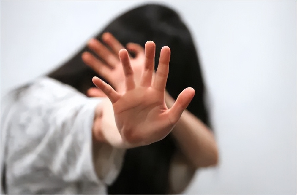 2012年,男司机在女老板水里下催情药,只是好奇被下药后有啥反应