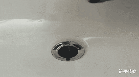 买马桶,选虹吸还是直冲好?很多人不懂,难怪马桶堵塞还有味!