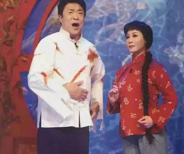 李光羲|歌唱家李光羲追悼会现场曝光：遗体沉睡于鲜花之中，群众眼睛红润