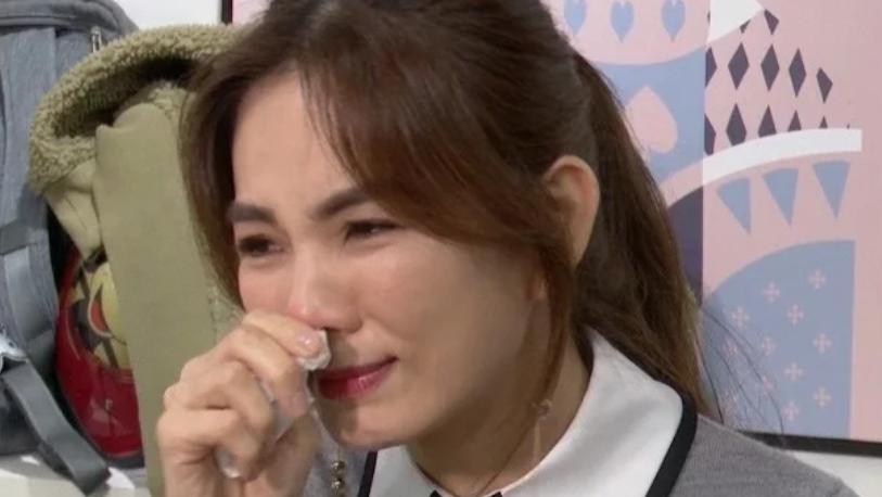 ella|Ella出席活动数度落泪，称已教训妈妈！老母此前评论知名女星翻车