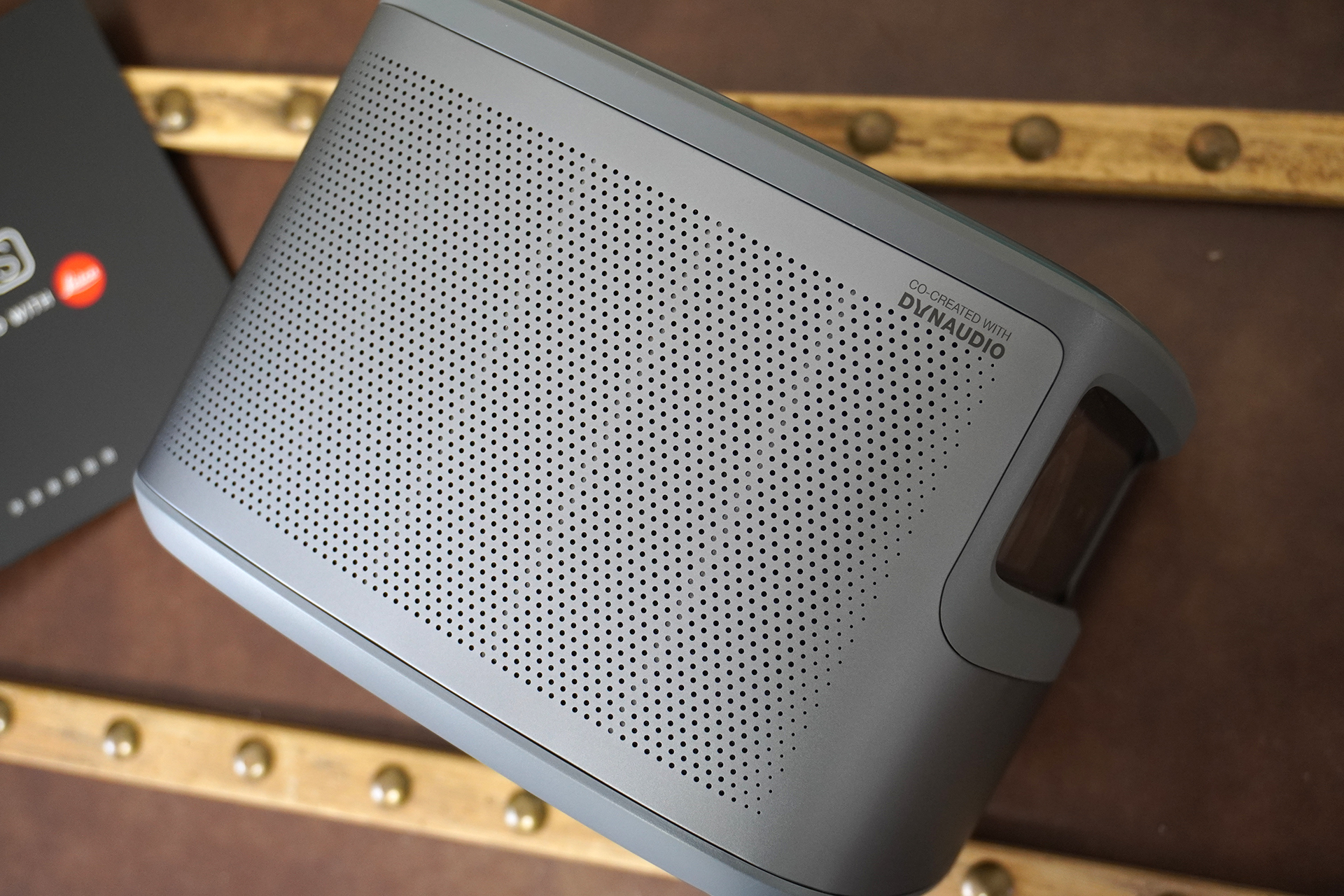 徕卡|白天真的不用拉窗帘吗？坚果J10S投影仪2400ANSI流明徕卡丹拿体验