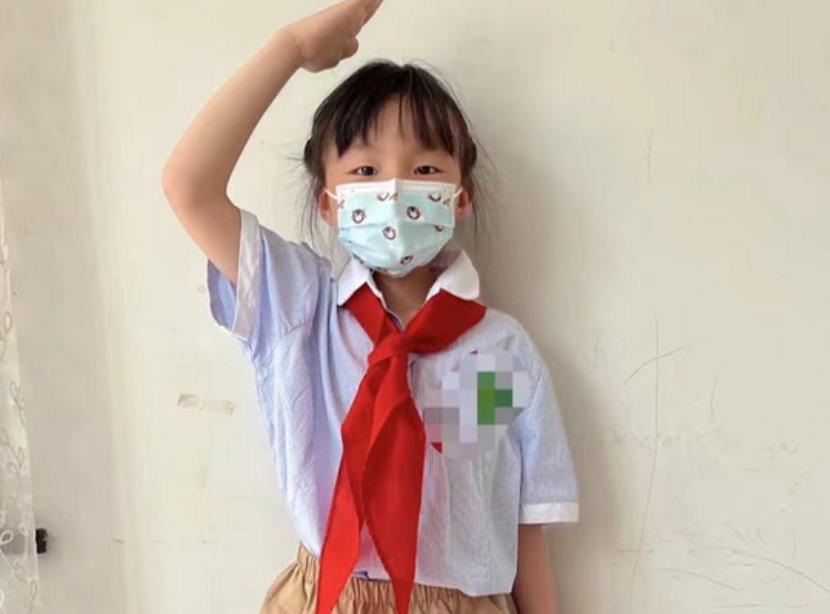 奇奇|田静晒女儿悦悦美照，称女儿健康快乐就好，悦悦颜值酷似奶奶