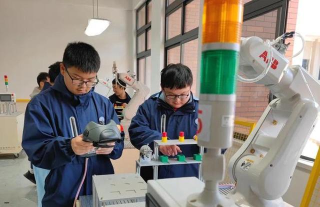 广东省|选择“烂高中”还是读技校？初中生成绩一般，班主任的话值得考虑