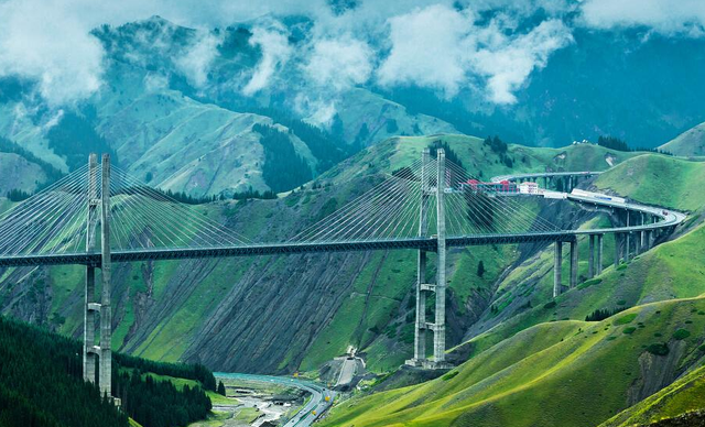 甘肃|全长4395千米,这条国内最长高速公路,沿途风景惊艳绝伦