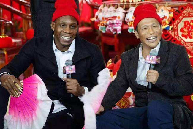 辽宁男篮|于洋拿出付豪、张镇麟、赵继伟照片！辽篮元素，现身2022辽视春晚
