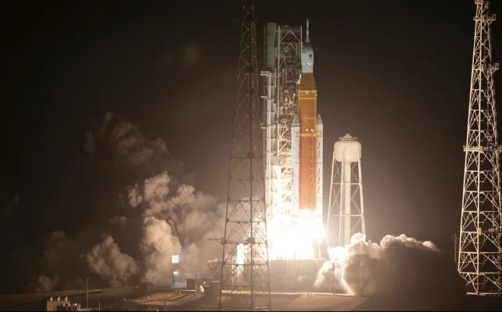 世界最大火箭SLS终于飞了,日本月面着陆器“搭便车”却出了故障